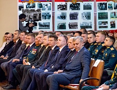 В Благовещенске в честь 84 дня рождения ДВОКУ личному составу вручили награды