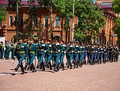 Цветы в память о подвиге советских солдат возложили в Благовещенске