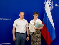 Представителей сферы торговли чествовали в Благовещенске