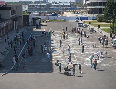 В День защиты детей маленькие благовещенцы рисовали на асфальте