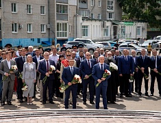 В Благовещенске прошли торжественные церемонии у памятников основателям города