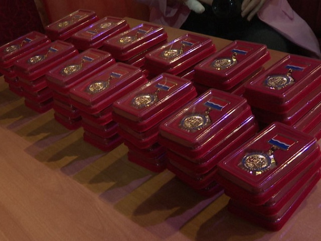 55 знаков в честь юбилея Байкало-Амурской магистрали вручили благовещенцам