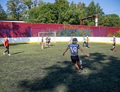 В Благовещенске юные футболисты сыграли на всесезонном корте на Нагорной