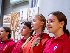 Мэр Благовещенска Олег Имамеев вручил кубок наставнику месяца