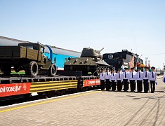 На железнодорожный вокзал амурской столицы прибыл ретропоезд "Победа"