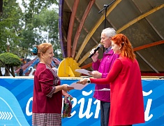 Мэр города Олег Имамеев поприветствовал старшее поколение на празднике в Горпарке