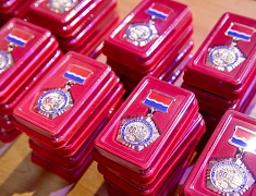 Знаки «50 лет Байкало-Амурской магистрали» вручили благовещенцам