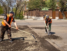 В Благовещенске ГСТК приступил к ямочному ремонту