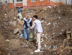 Мэр Благовещенска Олег Имамеев вместе с фан-клубом города очистил еще одну городскую территорию