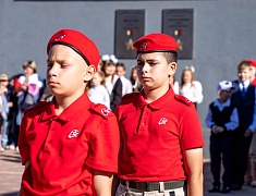 В школах Благовещенска прошли торжественные линейки