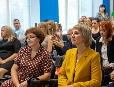 В областной библиотеке открыли выставку рисунков и подвели итоги конкурса «Нам дороги эти позабыть нельзя»