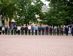 В День памяти и скорби благовещенцы возложили цветы к памятнику воинам-амурцам