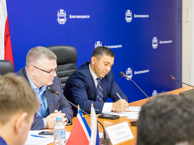 Эффективность распоряжения земельными участками, освободившимися после сноса ветхого и аварийного жилого фонда, обсудили на совещании при мэре Благовещенска