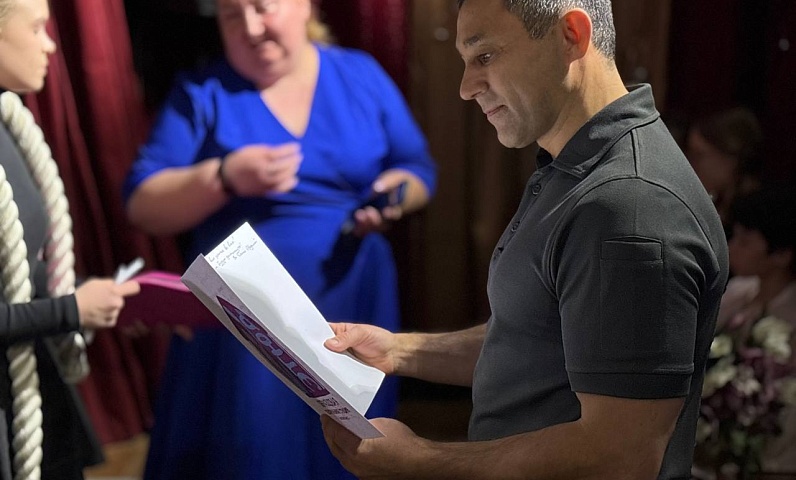 Олег Имамеев: «Вы не просто играете, вы воспитываете сердца». Мэр предложил студии «Этюд» в год 170-летия Благовещенска поставить свои спектакли на большой сцене