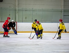 В Благовещенске провели турнир по хоккею с мячом в память об участнике спецоперации