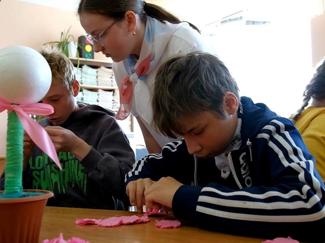 Занятия с логопедом и психологом, подвижные игры и мастер-классы: 10 профильных смен для юных особенных благовещенцев запланированы на это лето