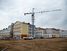 В новой школе в микрорайоне Благовещенска утепляют фасад и готовятся запускать тепло