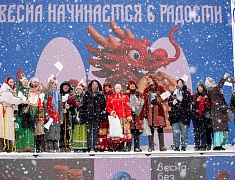 На площади Ленина и набережной Амура прошли народные гуляния в честь масленицы