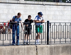 Главы Хэйхэ и Благовещенска возложили цветы на пограничной реке