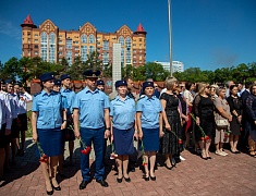 Цветы в память о подвиге советских солдат возложили в Благовещенске
