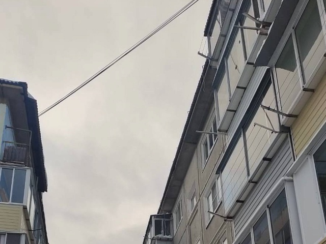 В Благовещенске избавили от снега более четырехсот крыш многоэтажек