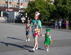 Бал цветов и Семейный бал украсили Благовещенск