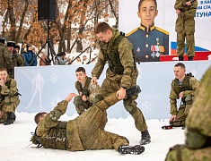 В Благовещенске прошло первенство города по горным лыжам и сноуборду, посвящённое памяти выпускника ДВОКУ, Героя России Ковтуна Андрея