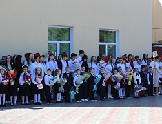 В школах Благовещенска прошли торжественные линейки