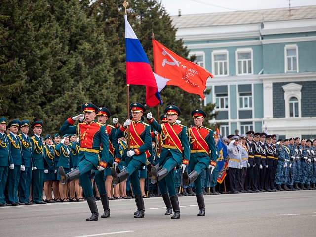 Торжественное прохождение войск в честь Дня Победы