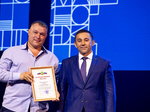 Мэр Благовещенска Олег Имамеев поздравил строителей с профессиональным праздником