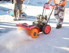В Благовещенске закупили новую уборочную технику