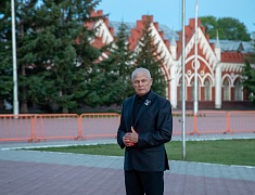 Цветы в память о подвиге советских солдат возложили в Благовещенске