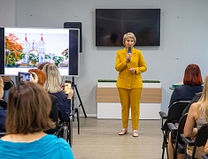 В областной библиотеке открыли выставку рисунков и подвели итоги конкурса «Нам дороги эти позабыть нельзя»