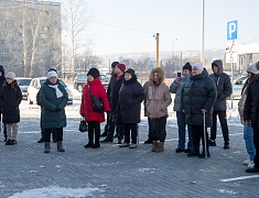 Дмитрий Гумиров вручил ключи от благоустроенных квартир первым новосёлам 