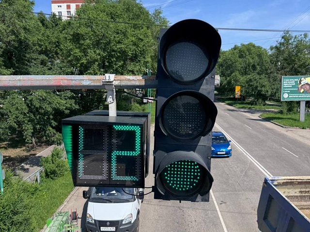 Почти две сотни светофоров отремонтировали и обновили в Благовещенске с начала года