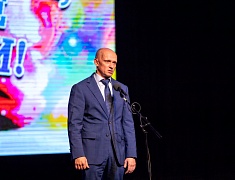 В Благовещенске за заслуги наградили более сотни педагогов