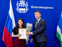 В Благовещенске работников торговли отметили Почетными грамотами