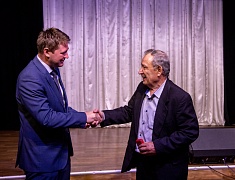 Знаки «50 лет Байкало-Амурской магистрали» вручили благовещенцам