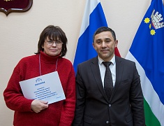 Мэр Благовещенска Олег Имамеев наградил победителей и участников конкурса «Город в праздничном наряде»