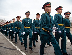 Мэр Благовещенска Олег Имамеев поздравил выпускников ДВОКУ с окончанием учебы