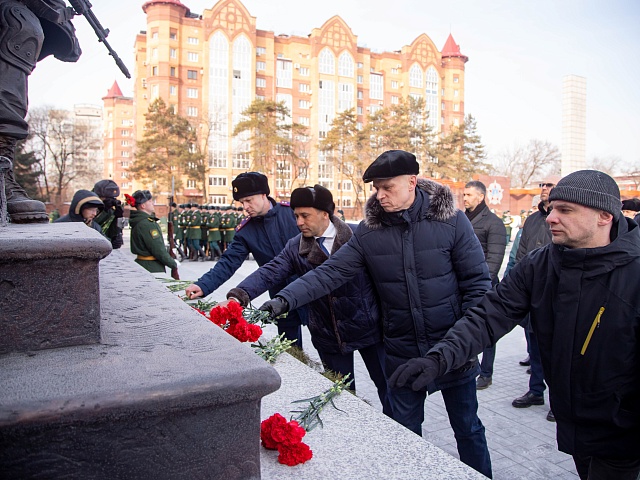 В Благовещенске почтили память защитников Отечества