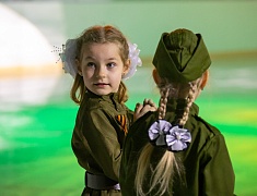 Юные благовещенские фигуристы представили программу «Помним сердцем», посвященную Дню Победы
