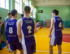 Мэр Благовещенска Олег Имамеев вручил награду "Наставник месяца"