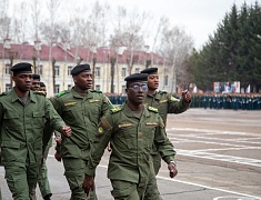 Мэр Благовещенска Олег Имамеев поздравил выпускников ДВОКУ с окончанием учебы