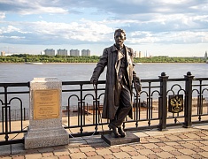 В Благовещенске установили памятник Чехову