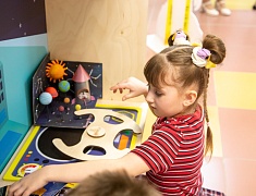 В преддверии Дня космонавтики в «космической обсерватории» прошло первое занятие с воспитанниками детского сада № 68