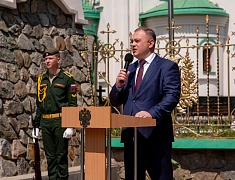 В день города прошли торжественные церемонии возложения цветов