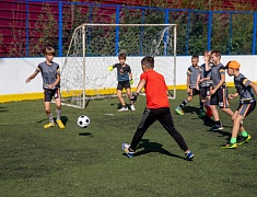 В Благовещенске юные футболисты сыграли на всесезонном корте на Нагорной