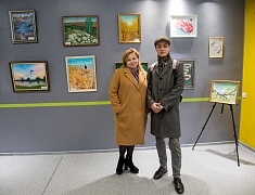 Выставка работ членов клуба «Живопись в третьем возрасте» Ассоциации пожилых людей открыла свои двери в «Чеховке»