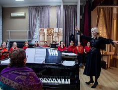 Мэр Благовещенска Олег Имамеев вручил кубок наставнику месяца